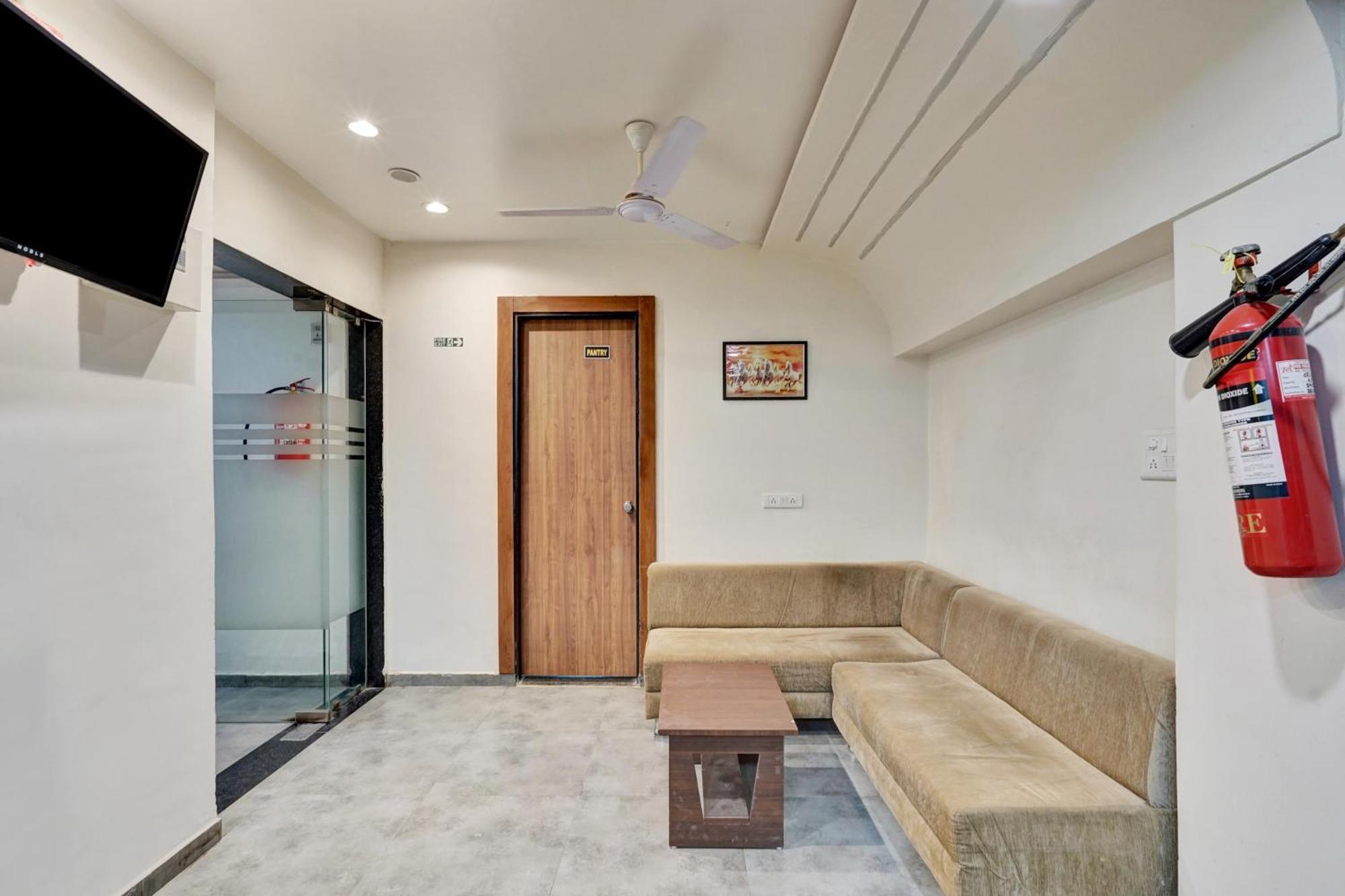 Super Collection O Kudasan Gandhinagar Formerly Hotel Royal Mansion Екстер'єр фото