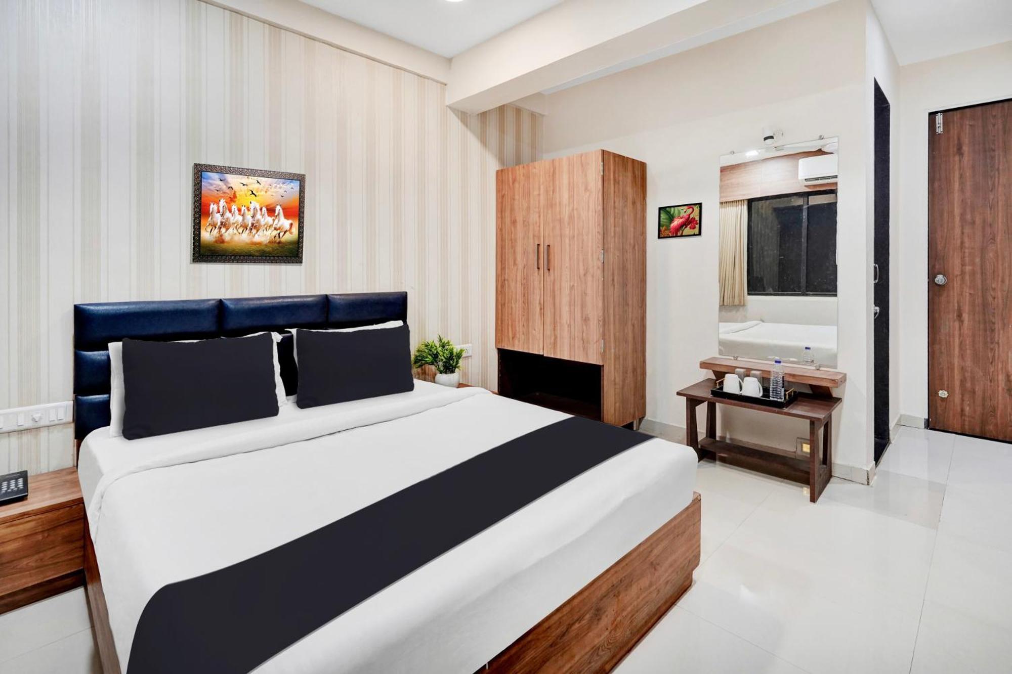 Super Collection O Kudasan Gandhinagar Formerly Hotel Royal Mansion Екстер'єр фото