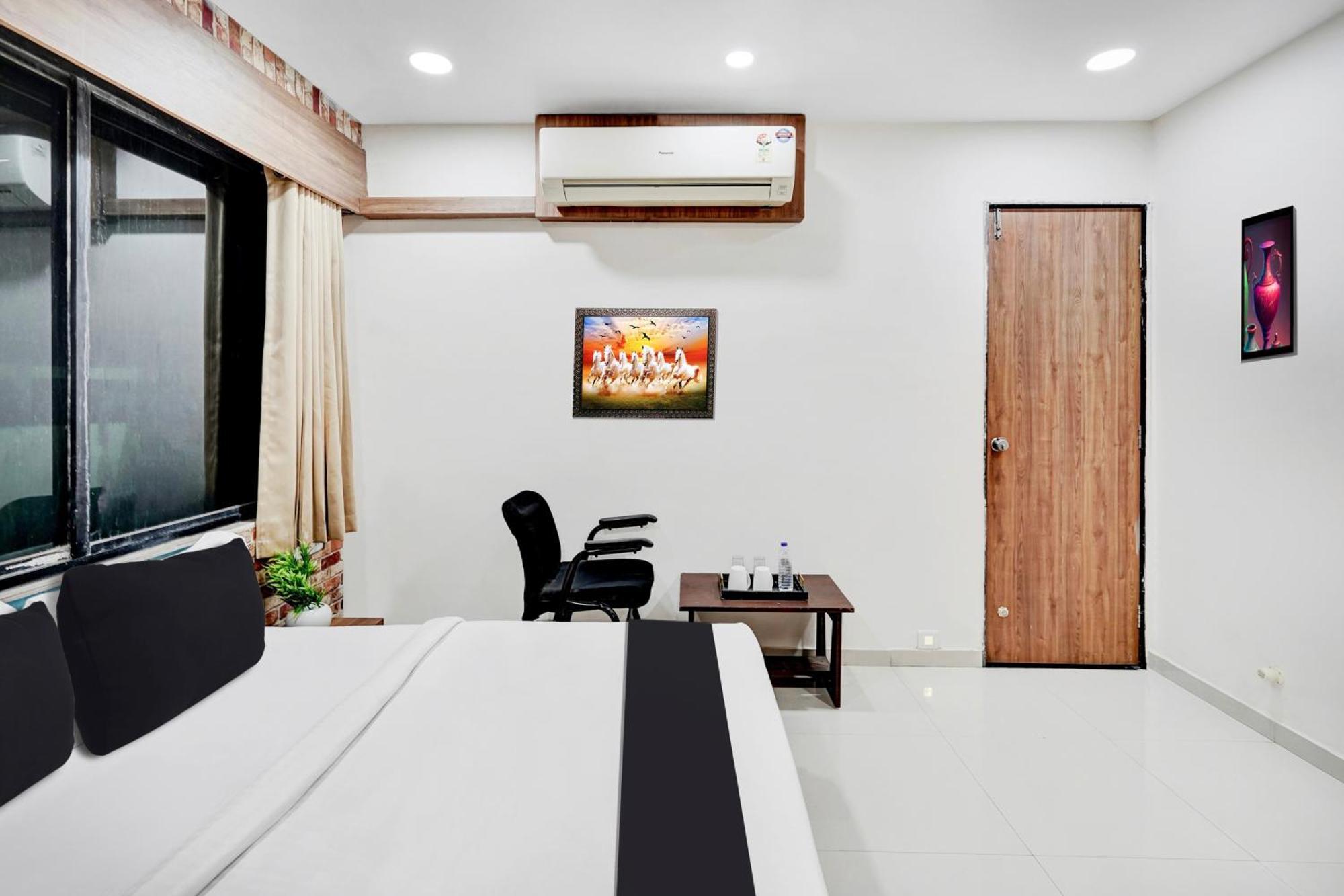 Super Collection O Kudasan Gandhinagar Formerly Hotel Royal Mansion Екстер'єр фото