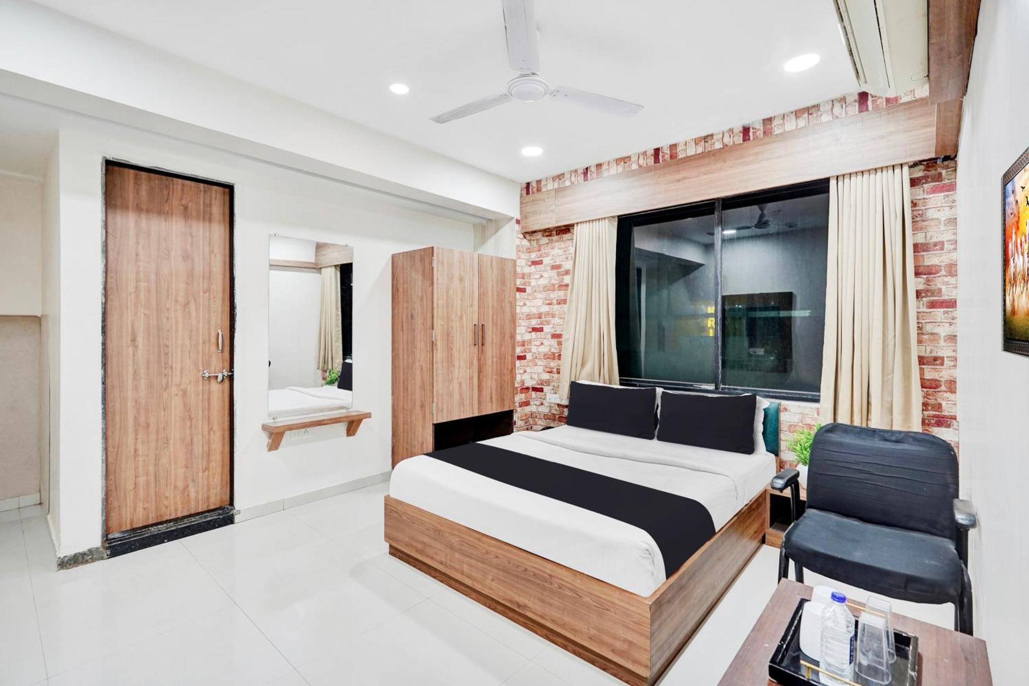 Super Collection O Kudasan Gandhinagar Formerly Hotel Royal Mansion Екстер'єр фото