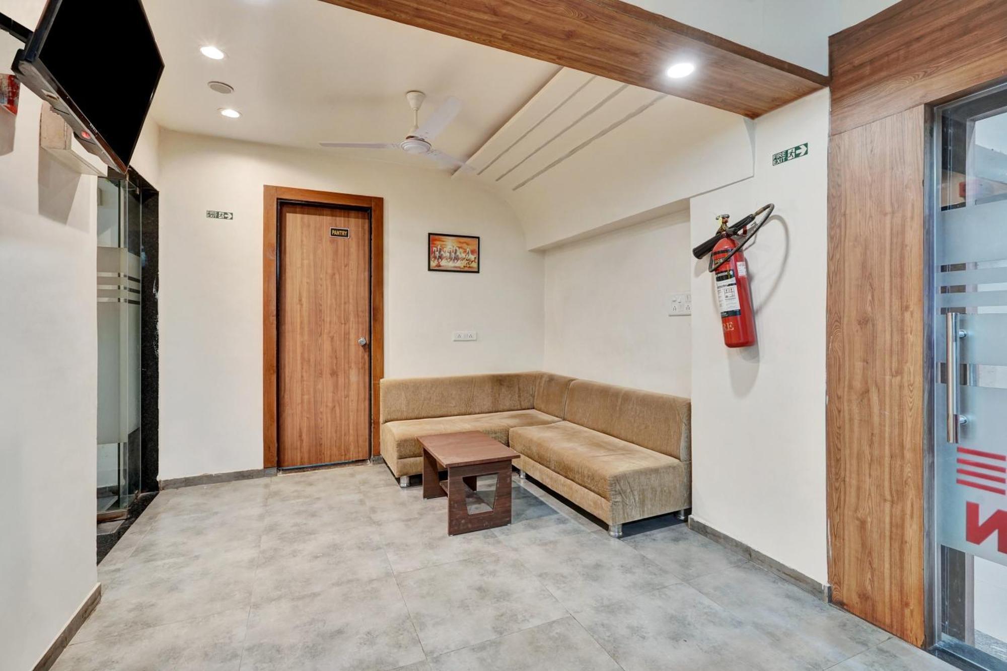 Super Collection O Kudasan Gandhinagar Formerly Hotel Royal Mansion Екстер'єр фото